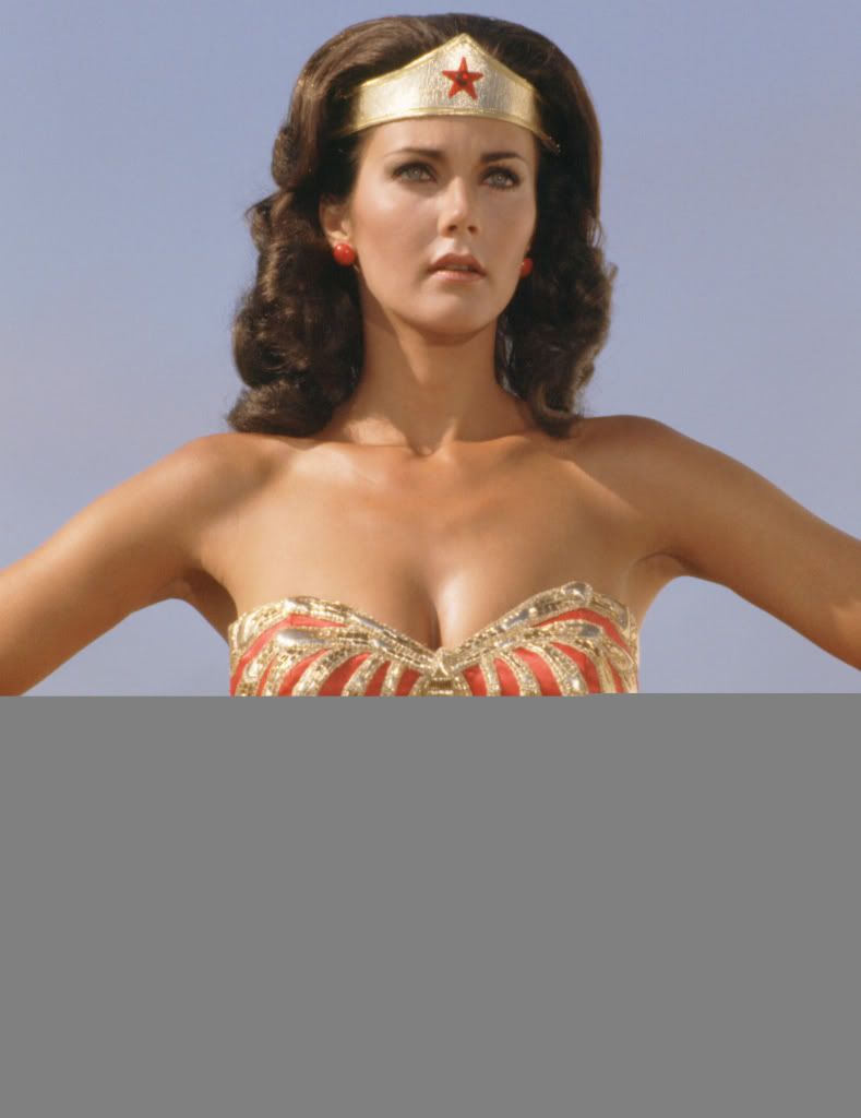 De l or le serre tete le bustier et le mini short de wonder woman ...